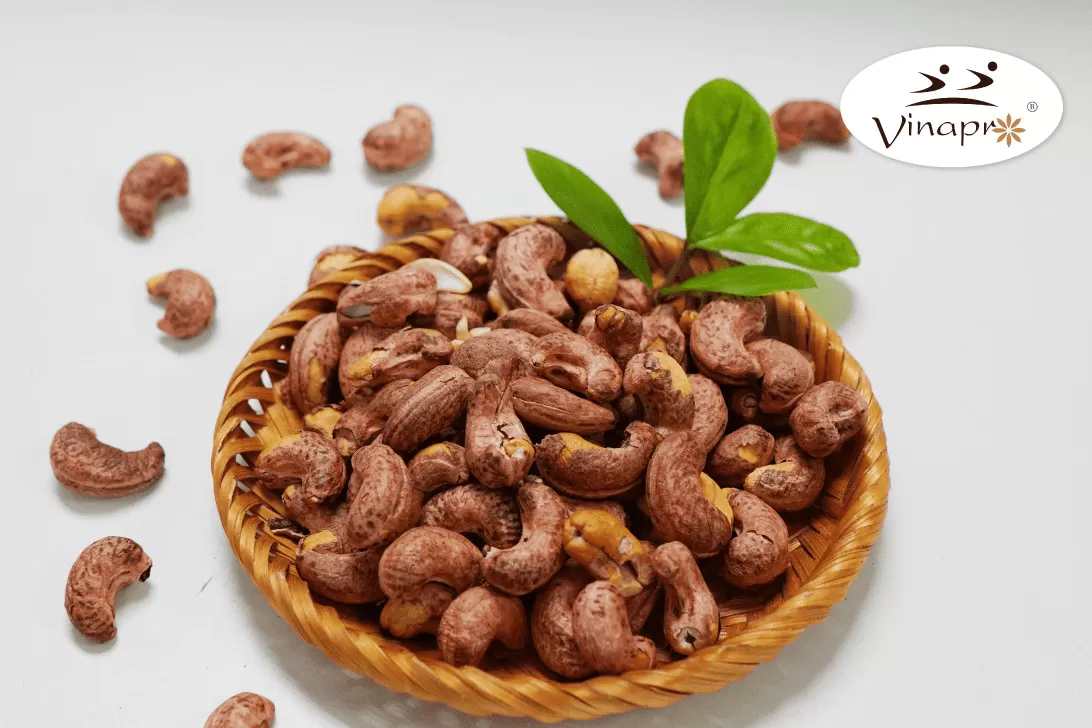 ROASTED CASHEW NUTS WITH SKIN