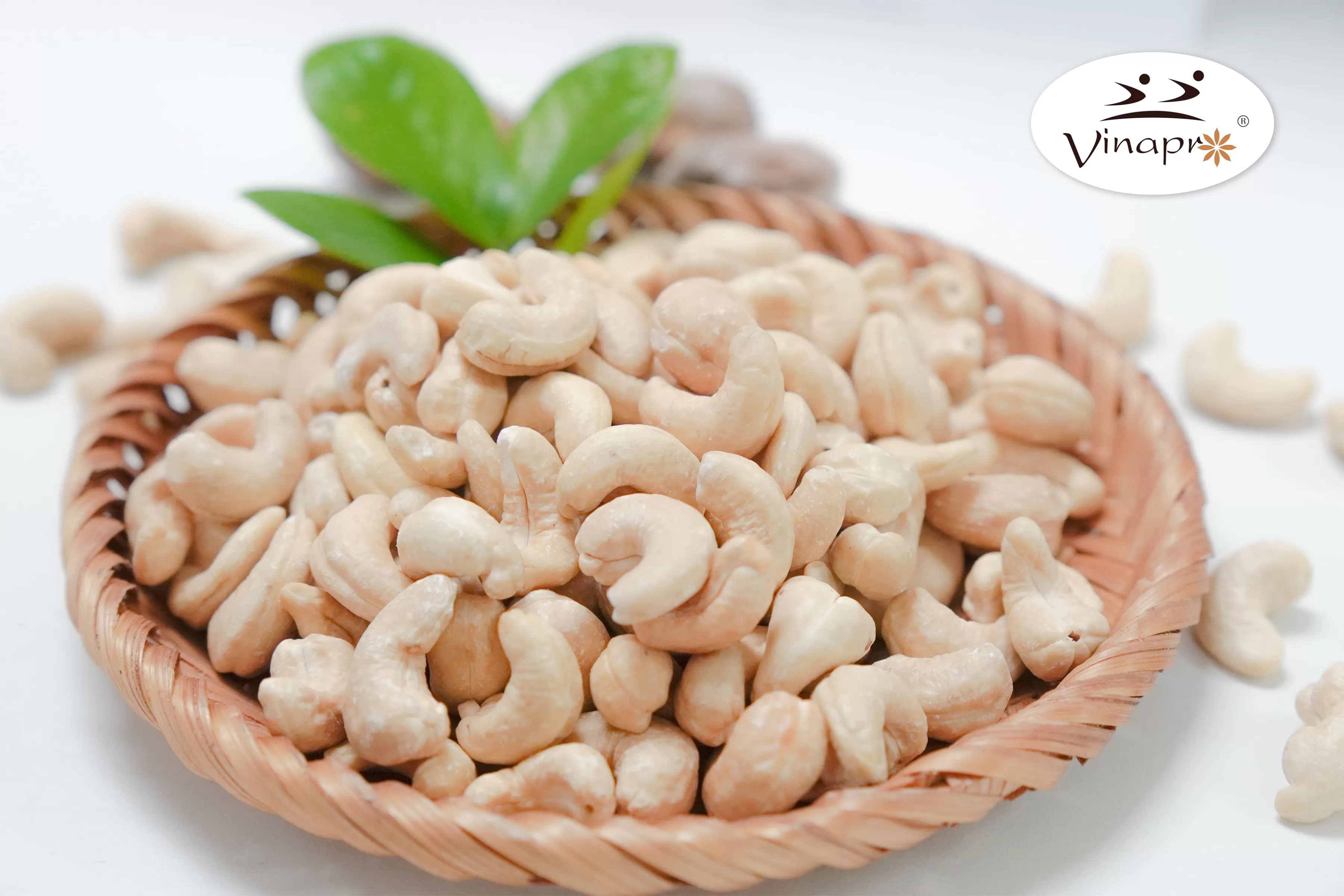 ROASTED WHITE CASHEW NUTS